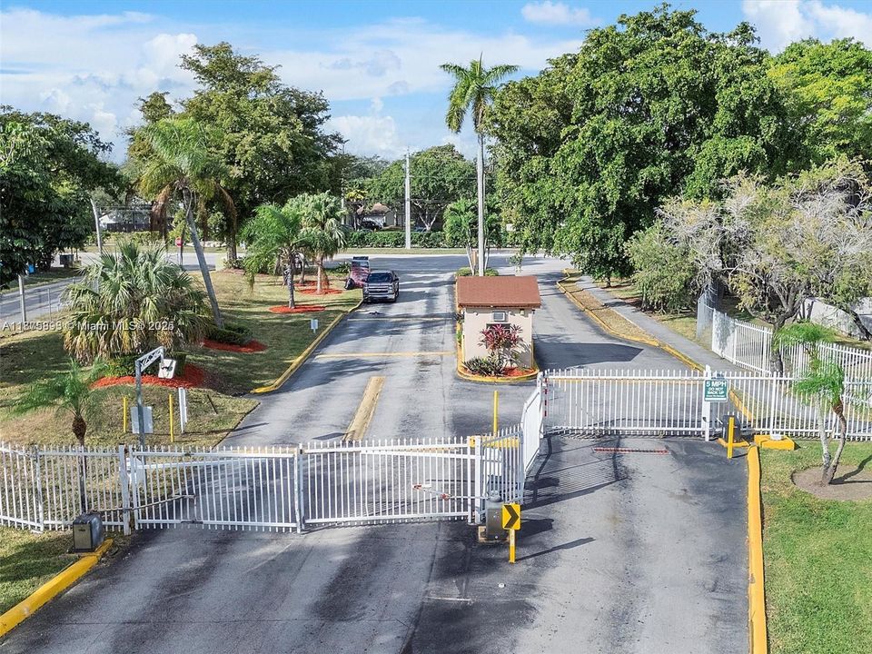 Recently Sold: $320,000 (2 beds, 2 baths, 936 Square Feet)