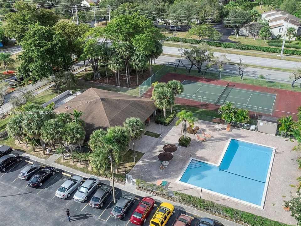 Recently Sold: $320,000 (2 beds, 2 baths, 936 Square Feet)