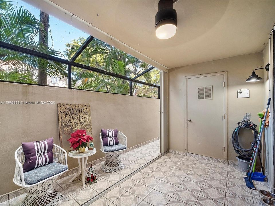 Recently Sold: $320,000 (2 beds, 2 baths, 936 Square Feet)