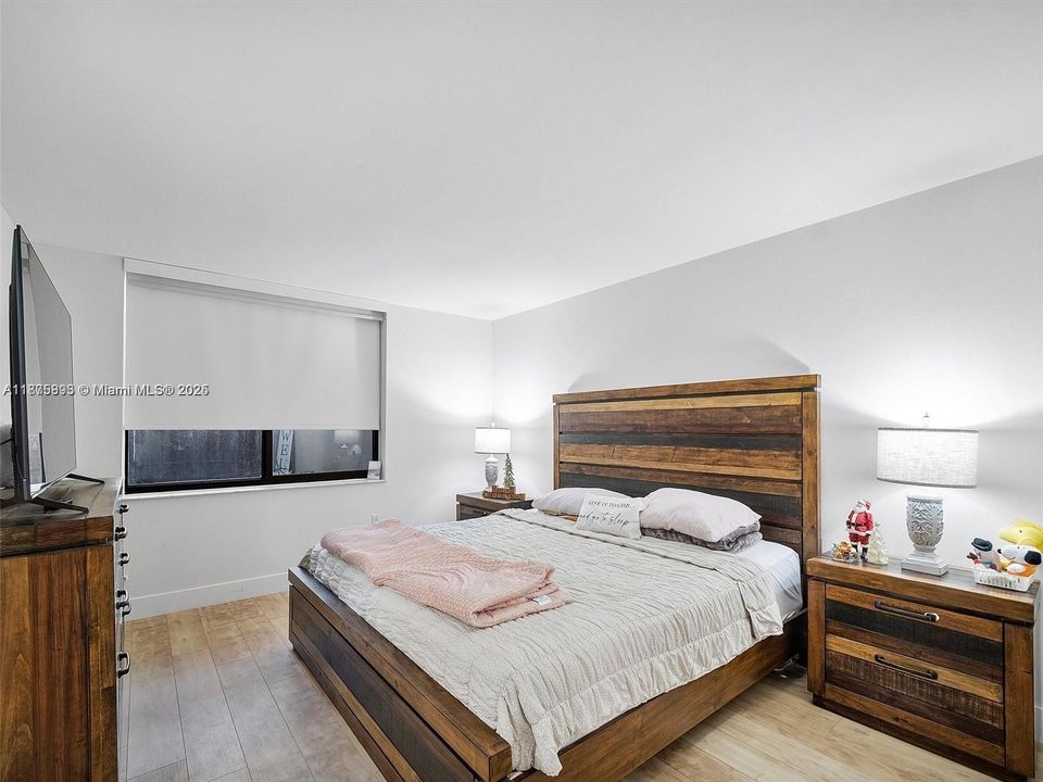 Recently Sold: $320,000 (2 beds, 2 baths, 936 Square Feet)