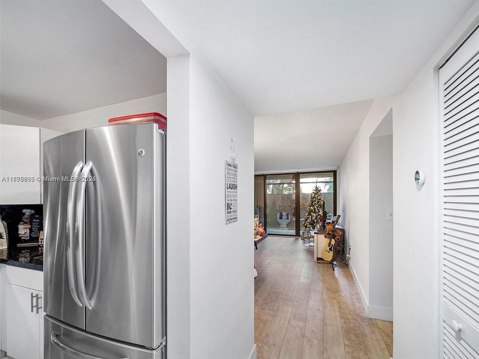 Recently Sold: $320,000 (2 beds, 2 baths, 936 Square Feet)