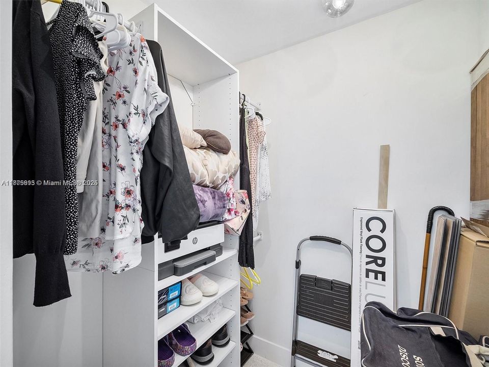 Recently Sold: $320,000 (2 beds, 2 baths, 936 Square Feet)