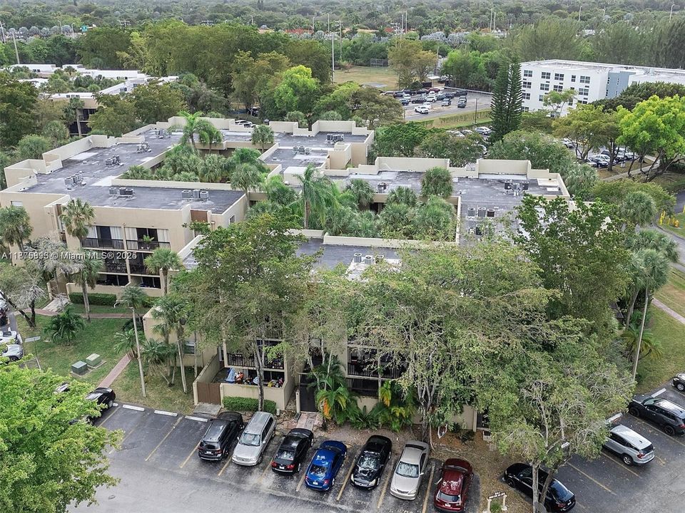 Recently Sold: $320,000 (2 beds, 2 baths, 936 Square Feet)