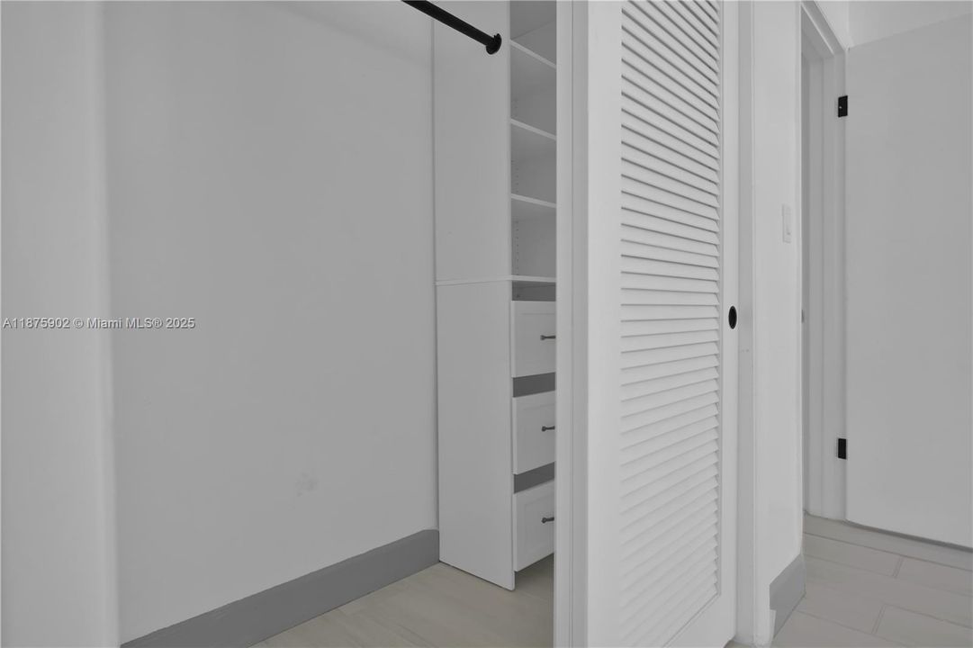 Под контрактом: $2,400 (2 спален, 2 ванн, 1112 Квадратных фут)