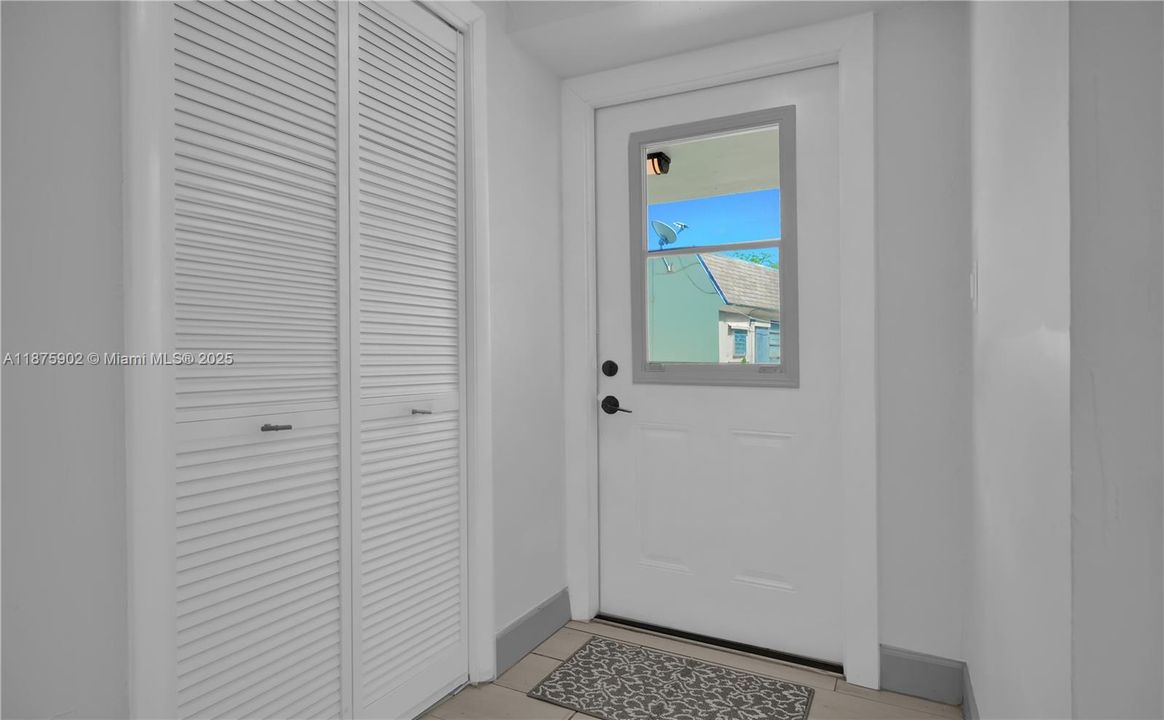 Под контрактом: $2,400 (2 спален, 2 ванн, 1112 Квадратных фут)