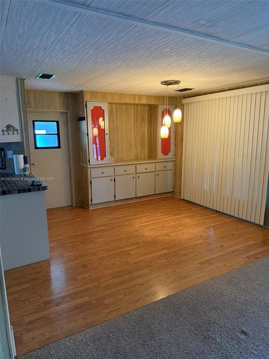 出租: $1,750 (2 贝兹, 2 浴室, 0 平方英尺)