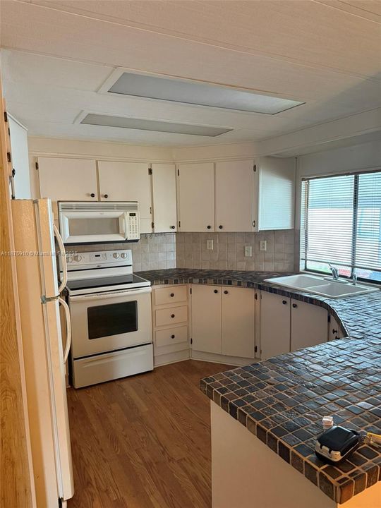 出租: $1,750 (2 贝兹, 2 浴室, 0 平方英尺)