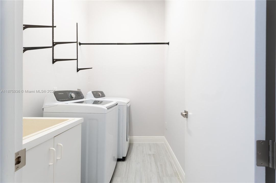 For Sale: $2,250,000 (5 beds, 5 baths, 4194 Square Feet)