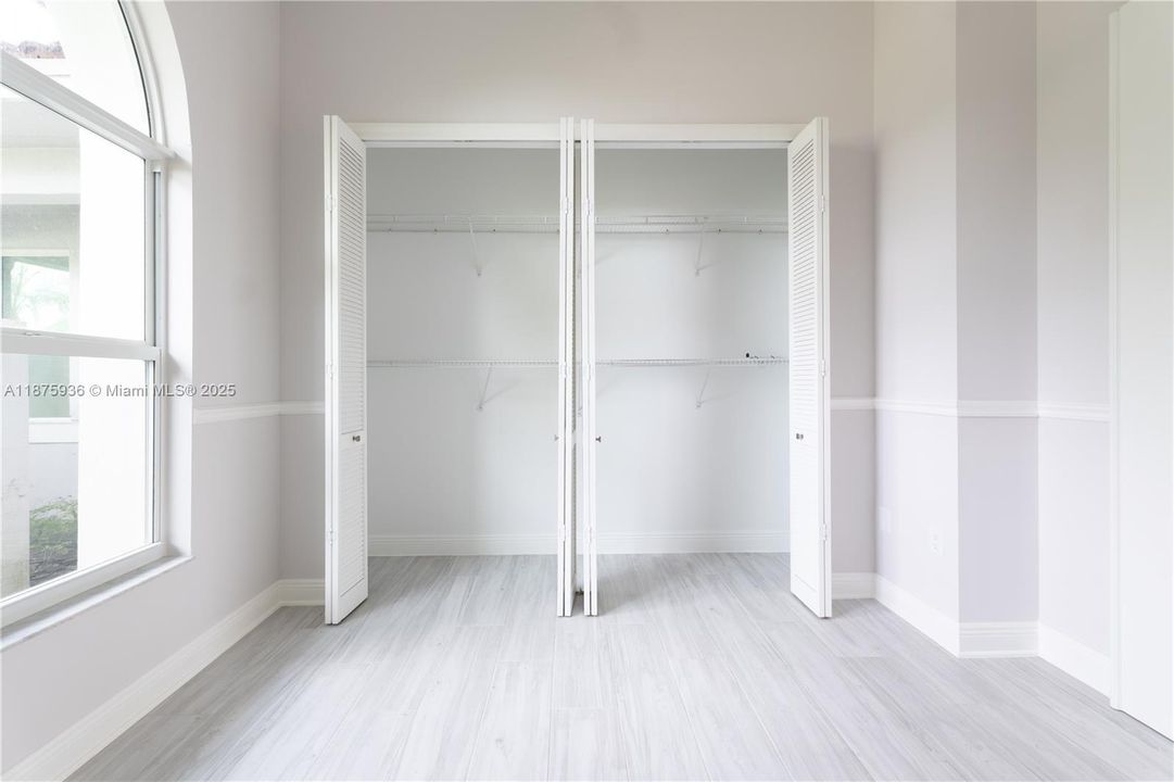 For Sale: $2,250,000 (5 beds, 5 baths, 4194 Square Feet)