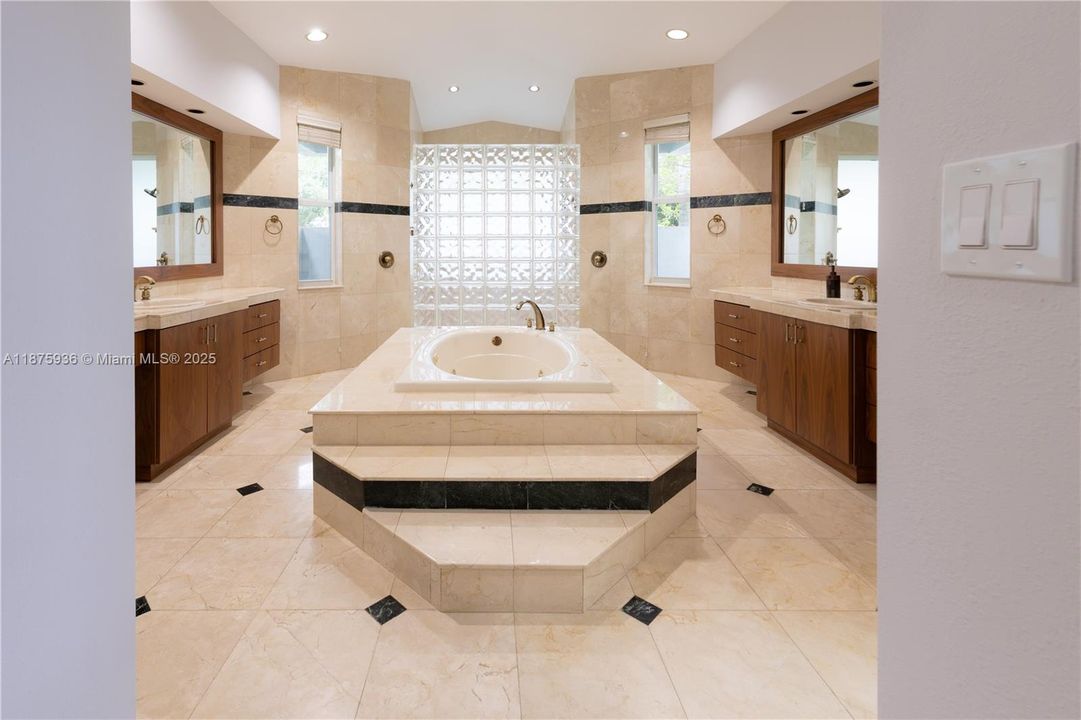 For Sale: $2,250,000 (5 beds, 5 baths, 4194 Square Feet)