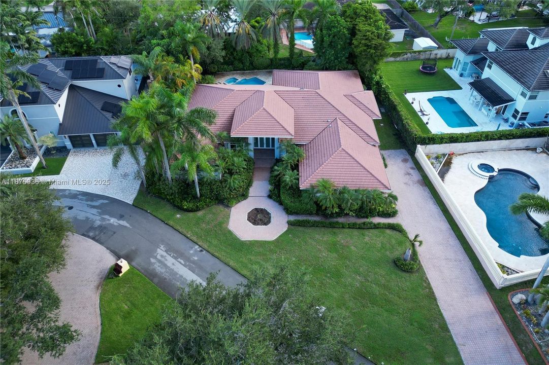 For Sale: $2,250,000 (5 beds, 5 baths, 4194 Square Feet)