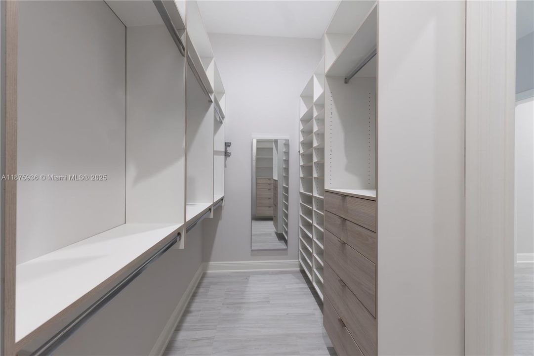 For Sale: $2,250,000 (5 beds, 5 baths, 4194 Square Feet)