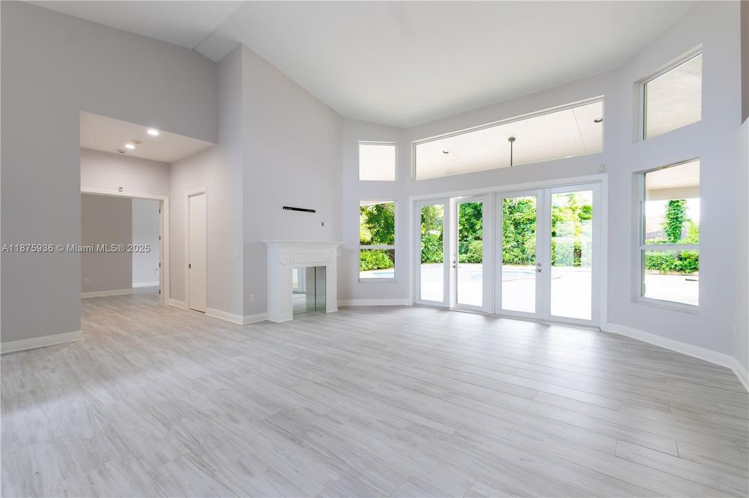 For Sale: $2,250,000 (5 beds, 5 baths, 4194 Square Feet)