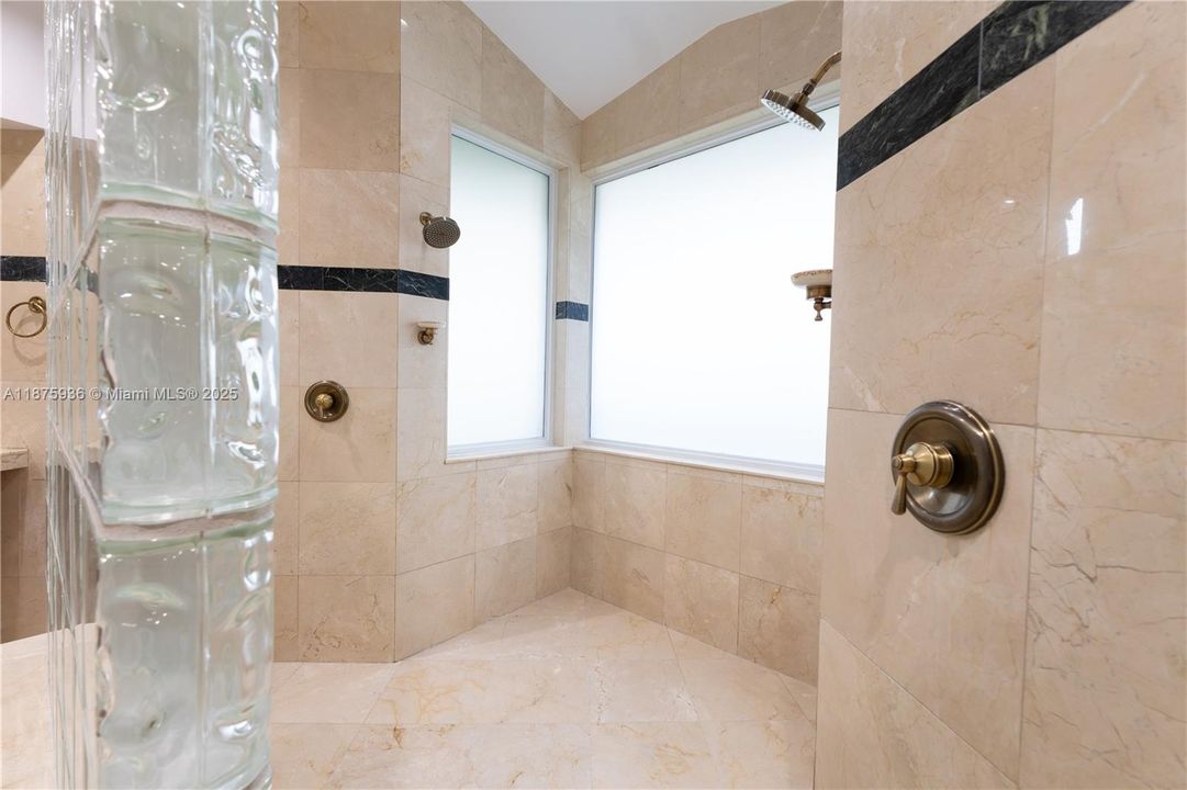 For Sale: $2,250,000 (5 beds, 5 baths, 4194 Square Feet)