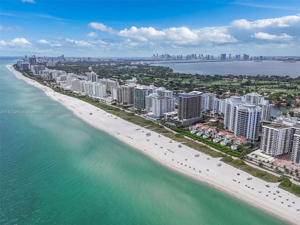 Recently Sold: $4,295,000 (3 beds, 4 baths, 3982 Square Feet)