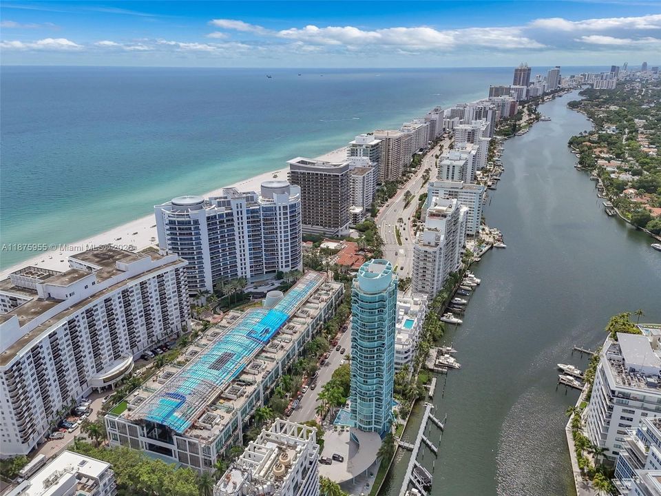 Recently Sold: $4,295,000 (3 beds, 4 baths, 3982 Square Feet)