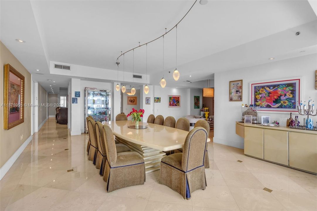 Recently Sold: $4,295,000 (3 beds, 4 baths, 3982 Square Feet)