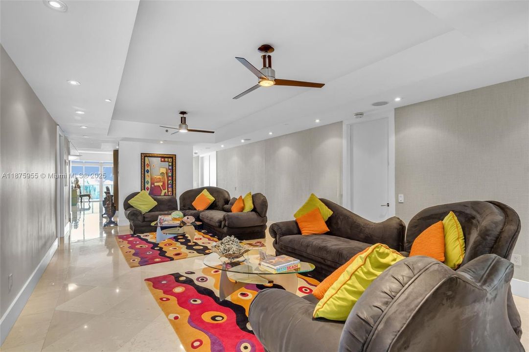 Recently Sold: $4,295,000 (3 beds, 4 baths, 3982 Square Feet)