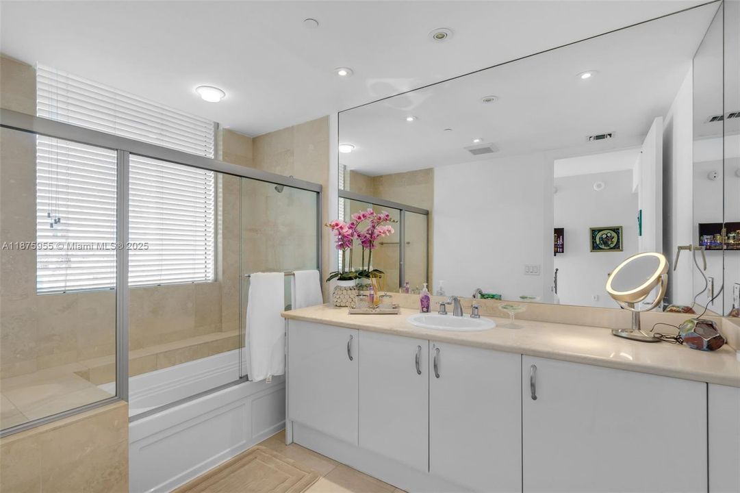 Recently Sold: $4,295,000 (3 beds, 4 baths, 3982 Square Feet)