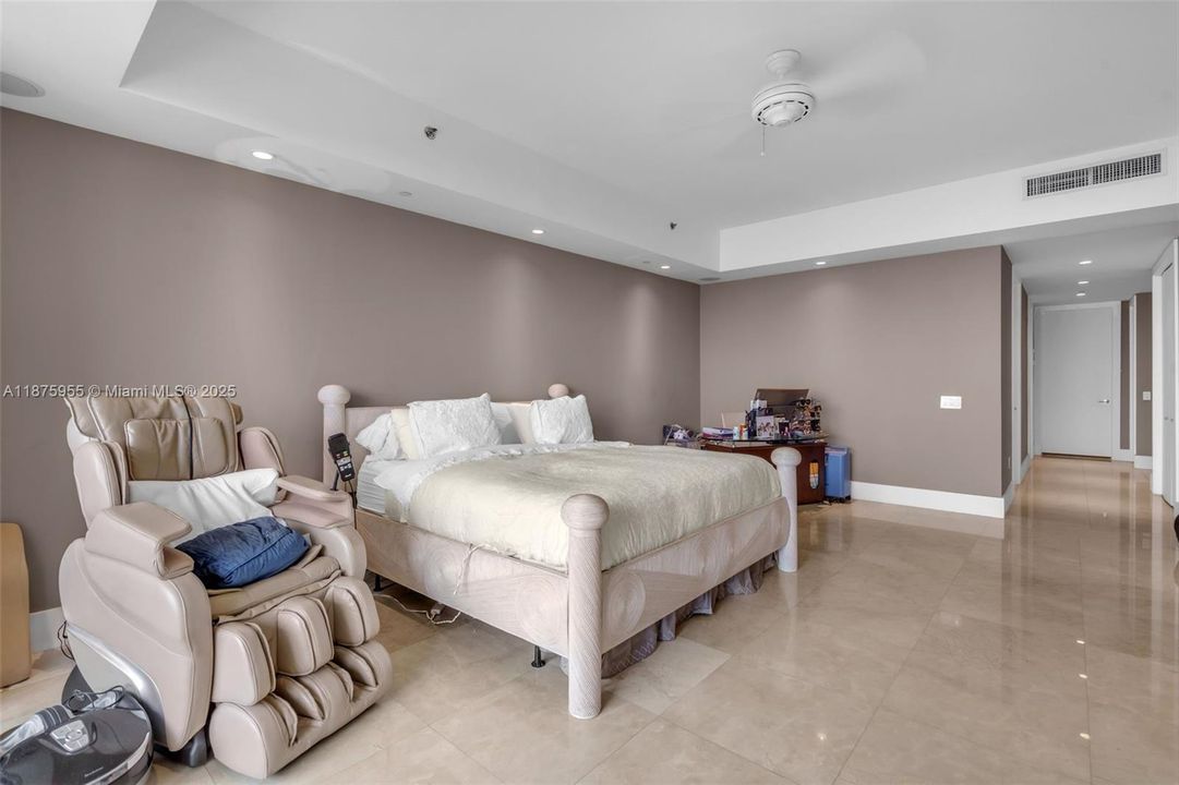 Recently Sold: $4,295,000 (3 beds, 4 baths, 3982 Square Feet)