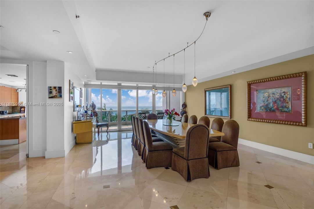 Recently Sold: $4,295,000 (3 beds, 4 baths, 3982 Square Feet)