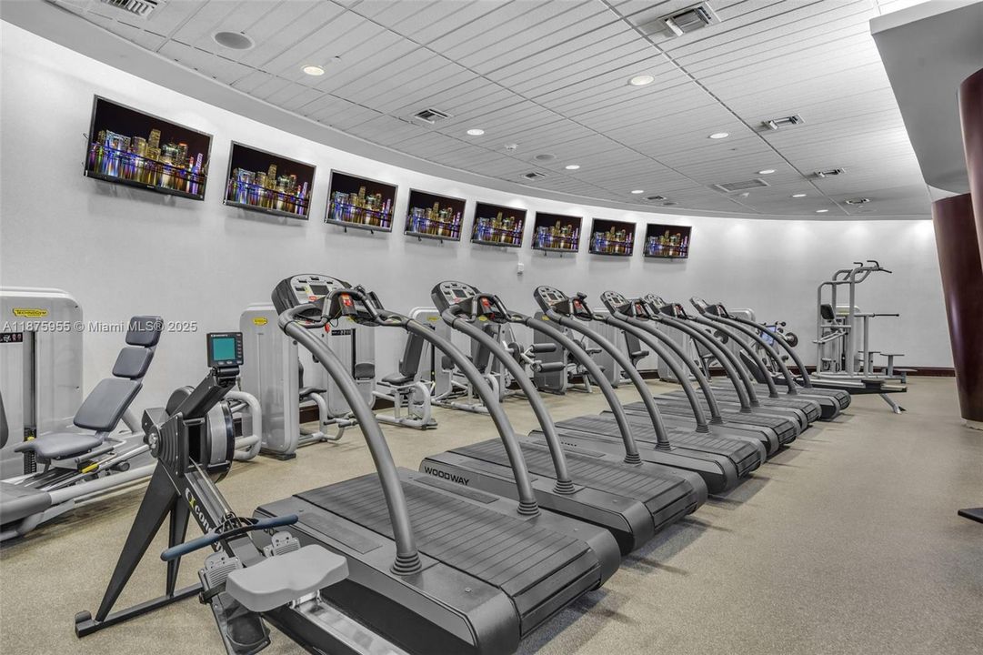 Recently Sold: $4,295,000 (3 beds, 4 baths, 3982 Square Feet)