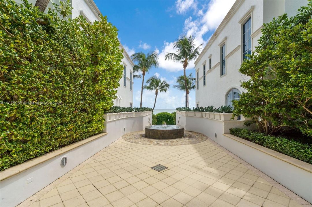 Recently Sold: $4,295,000 (3 beds, 4 baths, 3982 Square Feet)