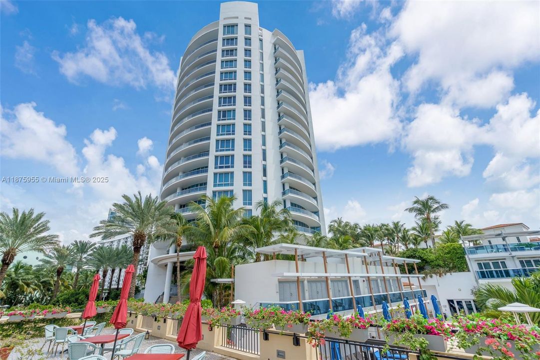 Recently Sold: $4,295,000 (3 beds, 4 baths, 3982 Square Feet)