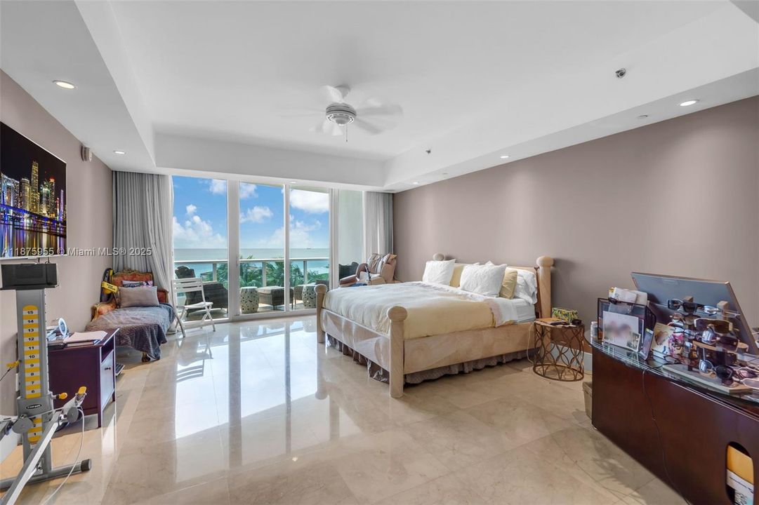 Recently Sold: $4,295,000 (3 beds, 4 baths, 3982 Square Feet)