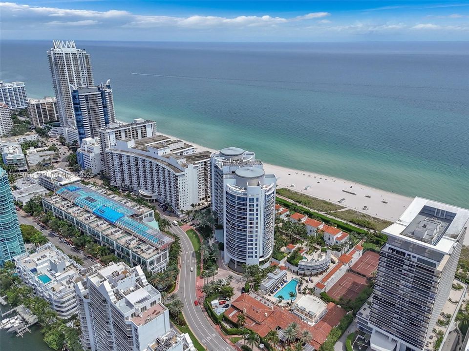 Recently Sold: $4,295,000 (3 beds, 4 baths, 3982 Square Feet)