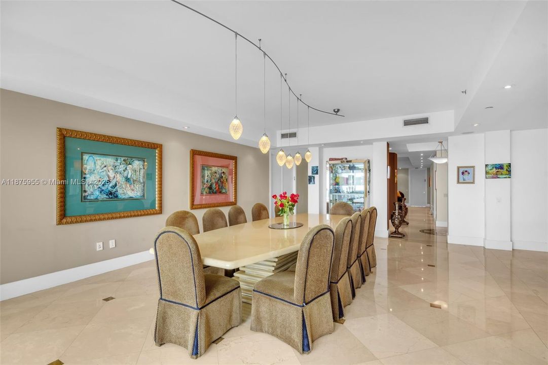 Recently Sold: $4,295,000 (3 beds, 4 baths, 3982 Square Feet)