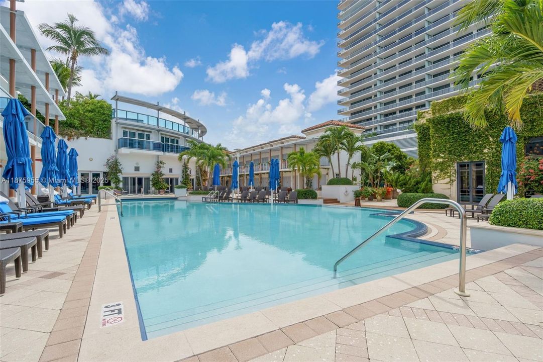 Recently Sold: $4,295,000 (3 beds, 4 baths, 3982 Square Feet)