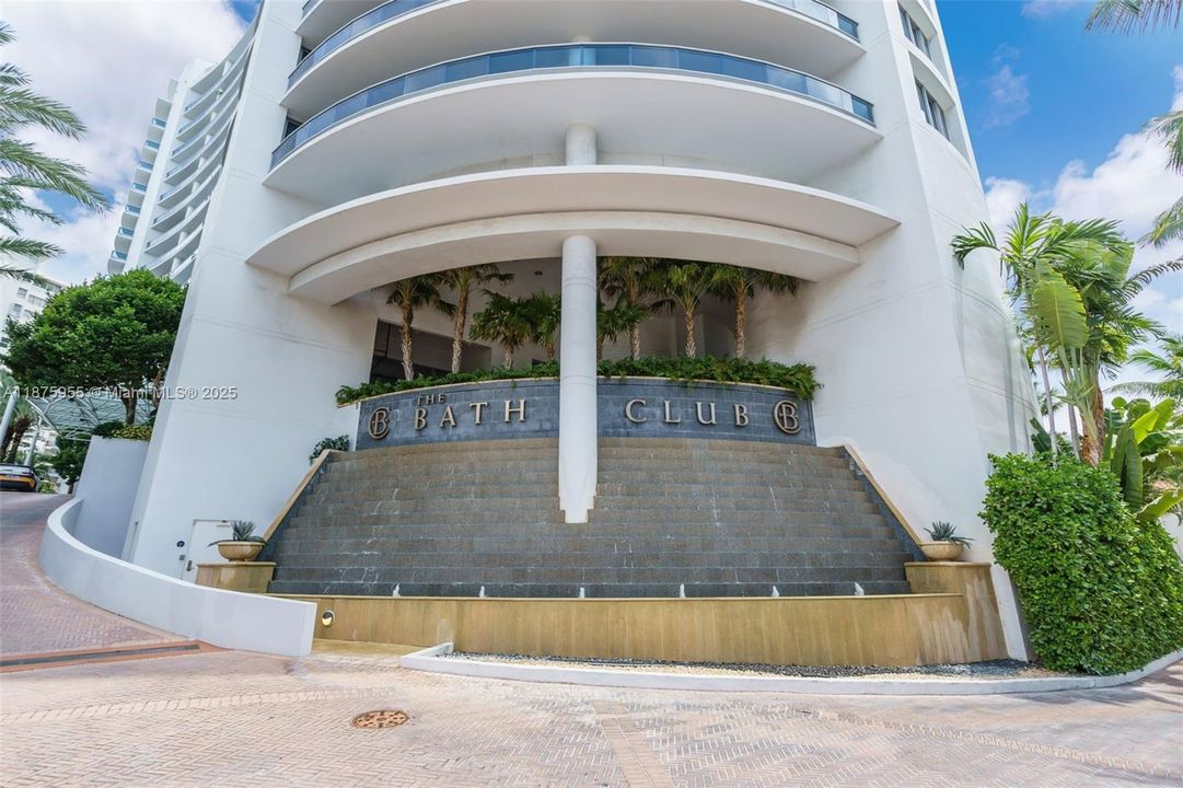 Recently Sold: $4,295,000 (3 beds, 4 baths, 3982 Square Feet)