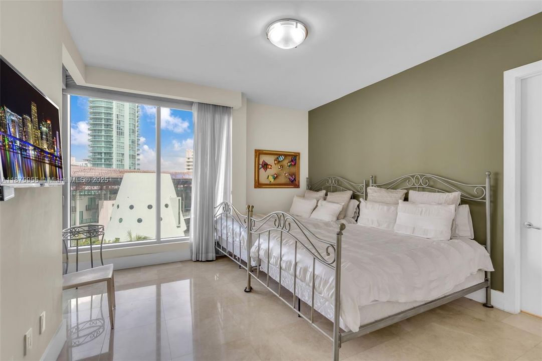 Recently Sold: $4,295,000 (3 beds, 4 baths, 3982 Square Feet)