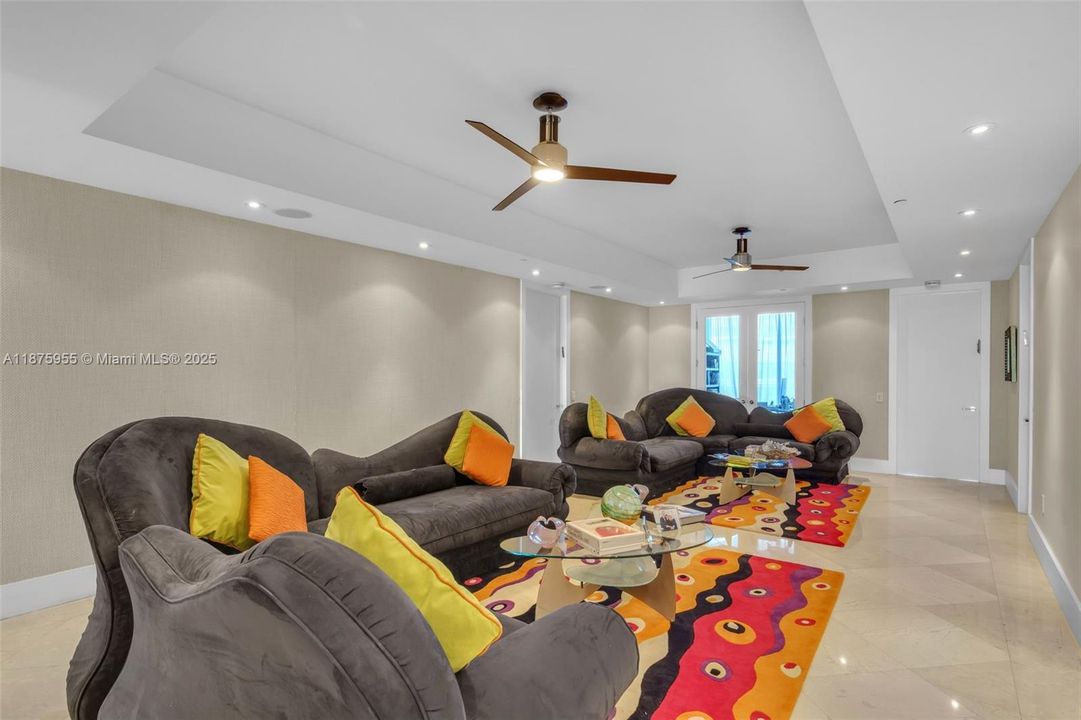 Recently Sold: $4,295,000 (3 beds, 4 baths, 3982 Square Feet)