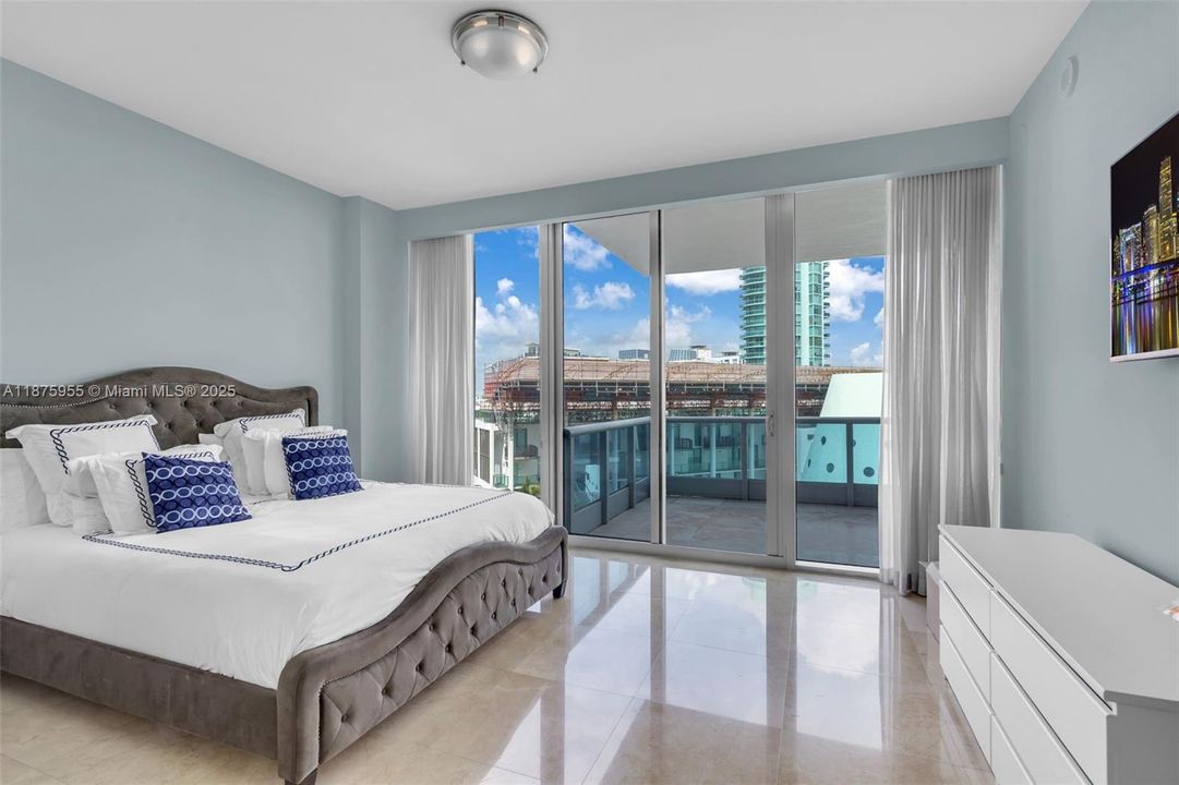 Recently Sold: $4,295,000 (3 beds, 4 baths, 3982 Square Feet)