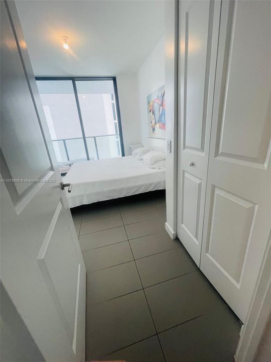 For Sale: $433,000 (1 beds, 1 baths, 752 Square Feet)