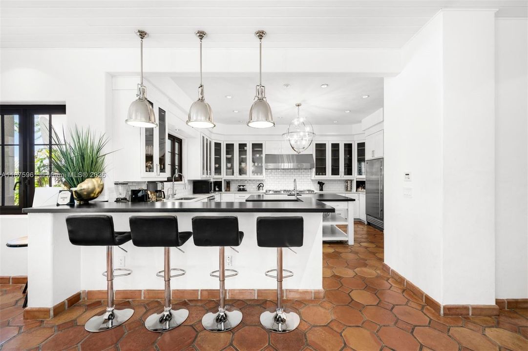 For Sale: $9,499,999 (10 beds, 9 baths, 8573 Square Feet)