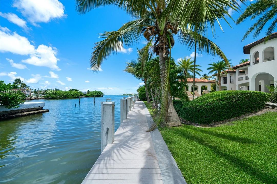 For Sale: $9,499,999 (10 beds, 9 baths, 8573 Square Feet)