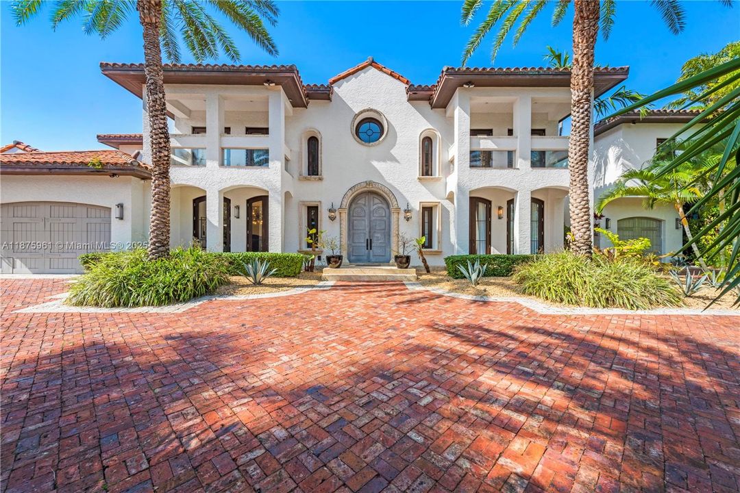 For Sale: $9,499,999 (10 beds, 9 baths, 8573 Square Feet)