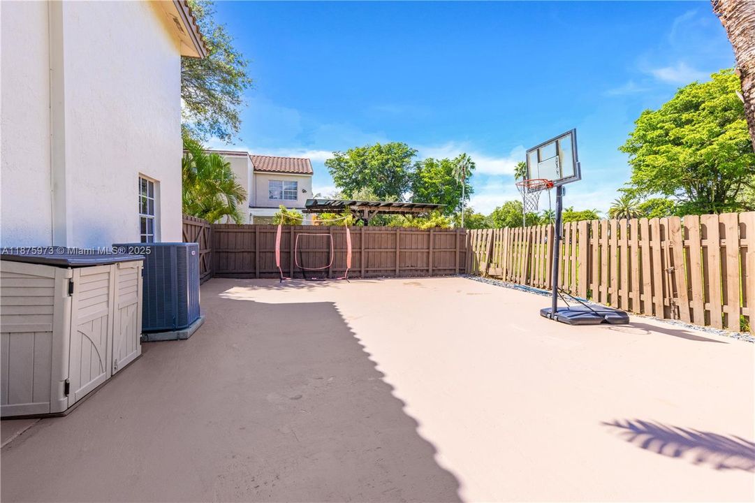 Recently Rented: $4,300 (5 beds, 2 baths, 2052 Square Feet)