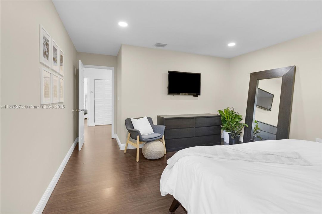 Recently Rented: $4,300 (5 beds, 2 baths, 2052 Square Feet)