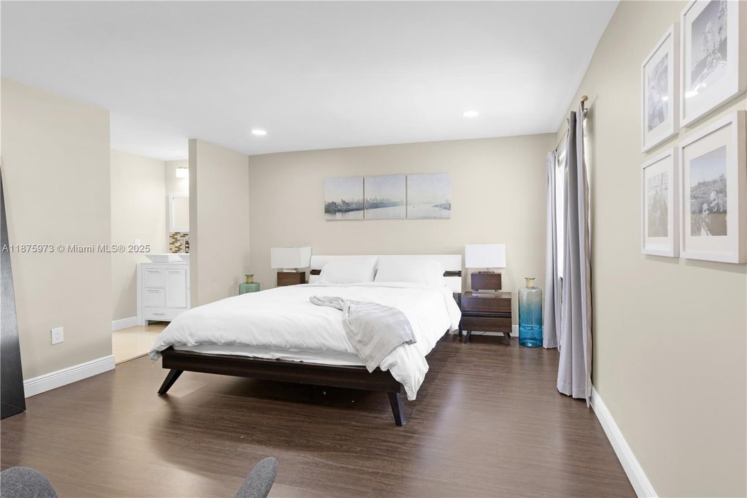 Recently Rented: $4,300 (5 beds, 2 baths, 2052 Square Feet)