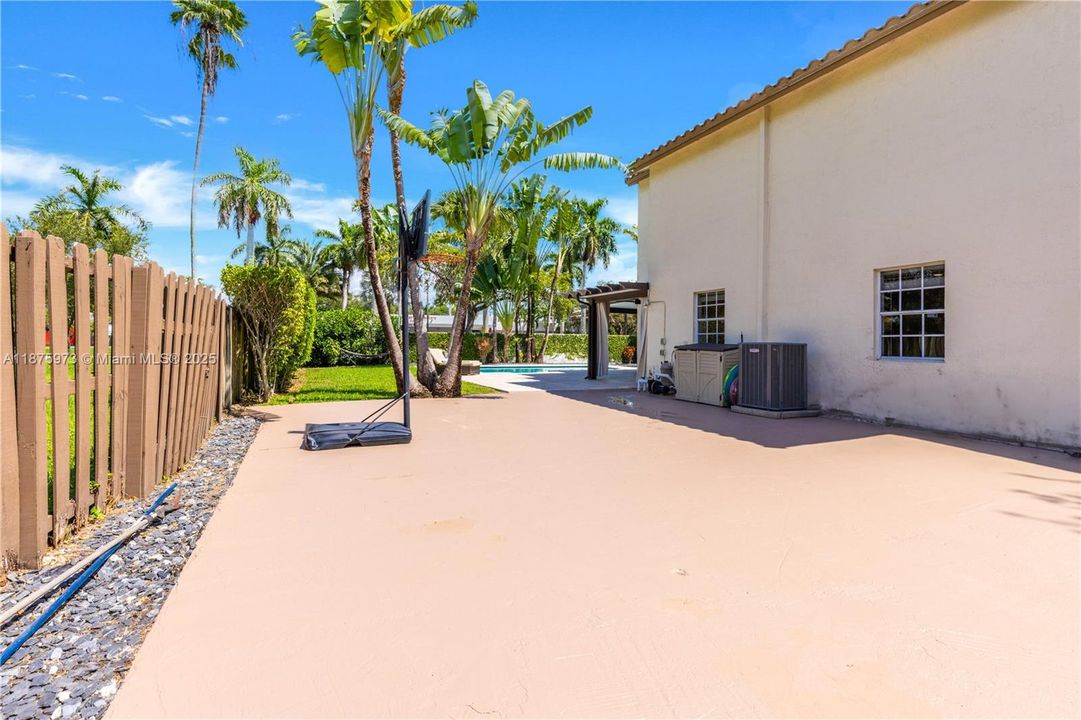 Recently Rented: $4,300 (5 beds, 2 baths, 2052 Square Feet)