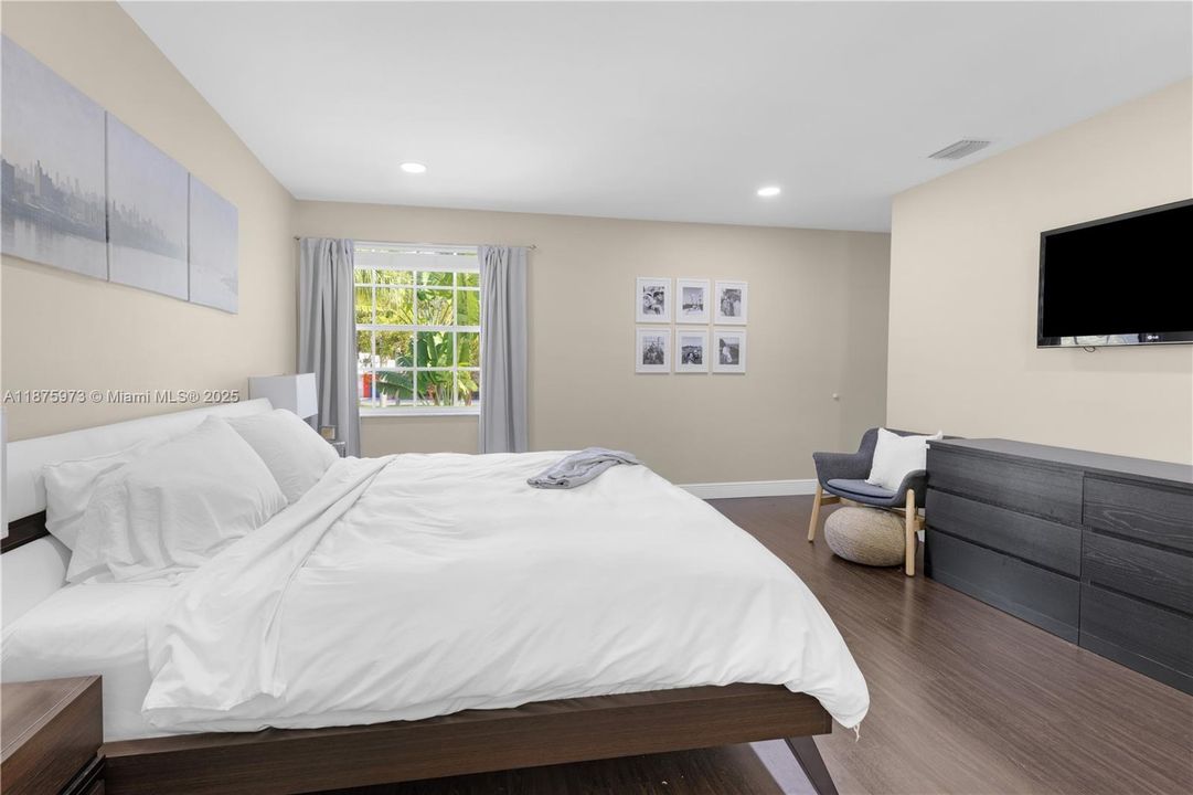 Recently Rented: $4,300 (5 beds, 2 baths, 2052 Square Feet)