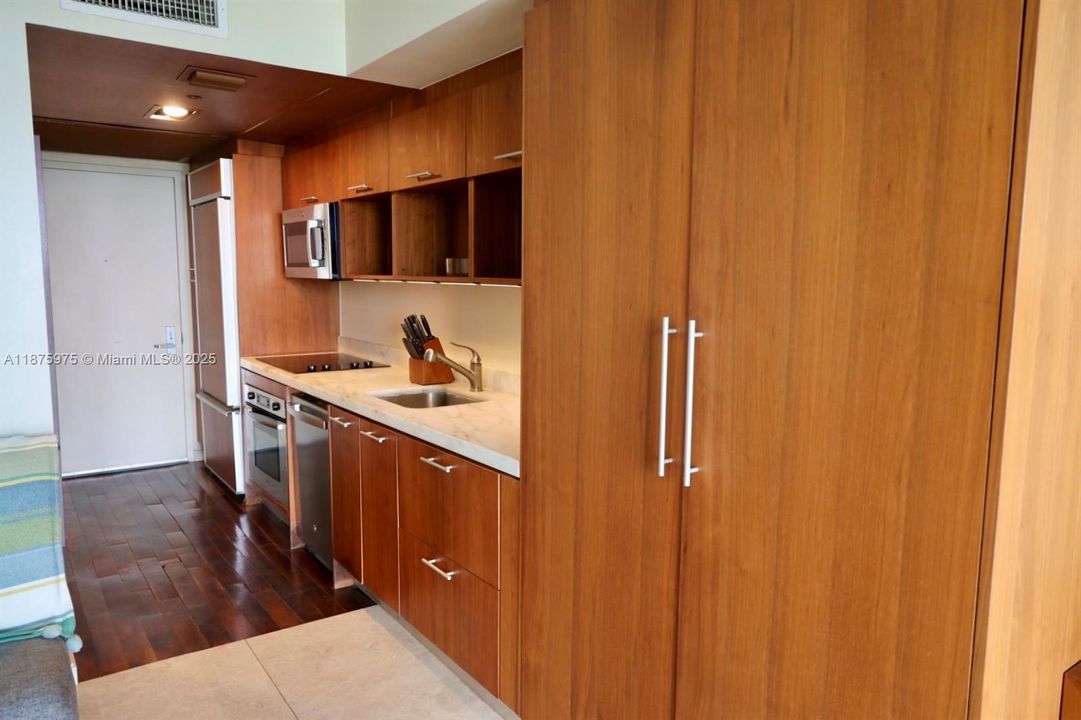 En Venta: $330,000 (0 camas, 1 baños, 481 Pies cuadrados)