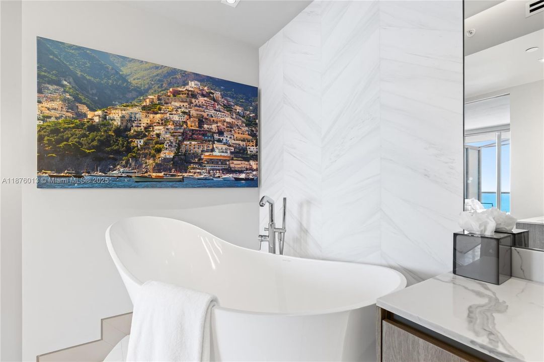 Recently Sold: $7,200,000 (2 beds, 2 baths, 1793 Square Feet)