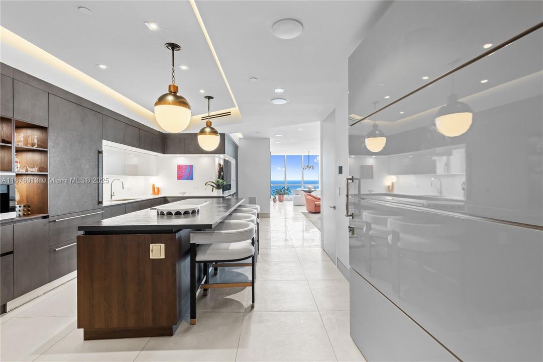 Recently Sold: $7,200,000 (2 beds, 2 baths, 1793 Square Feet)