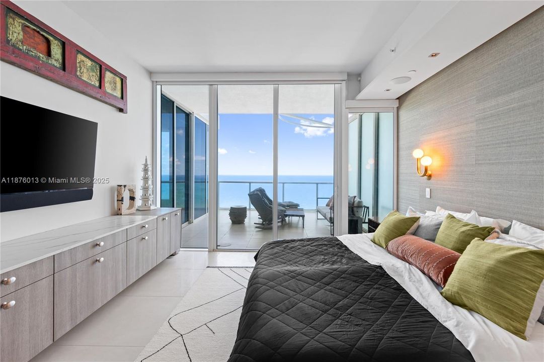 Recently Sold: $7,200,000 (2 beds, 2 baths, 1793 Square Feet)