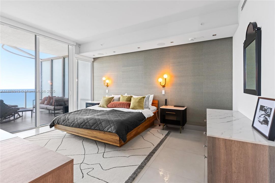 Recently Sold: $7,200,000 (2 beds, 2 baths, 1793 Square Feet)